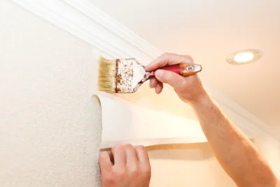 Pose de papier peint à Ansignan — revêtements muraux et toiles de verre